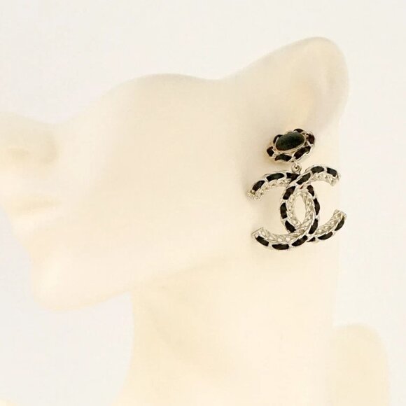 CHANEL CC Logos Round Leather Dangle Clip-On Earrings Gold Tone B22S Auth w/Box - Picture 2 of 5